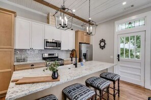 Fridge, microwave, oven, stovetop - Ella 1862- Charming 1862 home in historic downtown. Close to Adamson Square. (Carrollton)