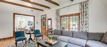 Ella 1862- Charming 1862 home in historic downtown. Close to Adamson Square.