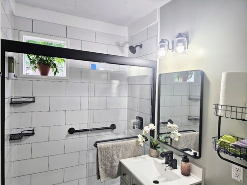 Cozy home, close to dining, entertaining, military bases, beaches and more.