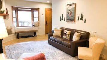 Condo, 1 Bedroom | Living area