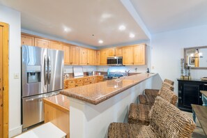 Condo, 1 Bedroom | Private kitchen | Fridge, oven, coffee/tea maker - Bear Creek Lodge 111a 1 Bedroom Condo by Alpine Lodging Telluride (Telluride)