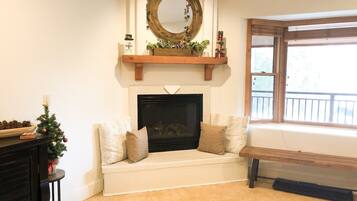 Condo, 1 Bedroom | Interior