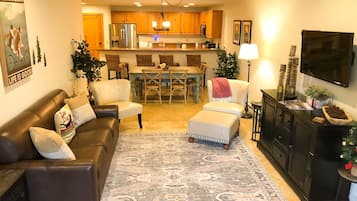 Condo, 1 Bedroom | Living area