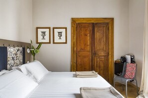 Deluxe Double Room | Desk, soundproofing - Navona My Home (Rome)