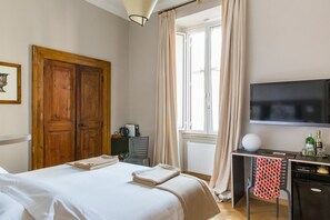 Deluxe Double Room | Desk, soundproofing - Navona My Home (Rome)