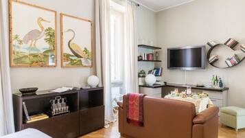 Junior Double Room | Desk, soundproofing