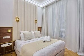 3 slaapkamers, een strijkplank/strijkijzer, gratis wifi, beddengoed