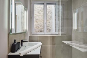 Shower, hair dryer, shampoo