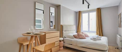 Bügeleisen/Bügelbrett, Reisekinderbett, kostenloses WLAN, Bettwäsche