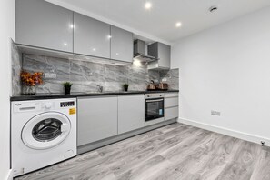 Studio | Private kitchen - Impeccable Ensuite Room in Finsbury Park Londonn19 (London)