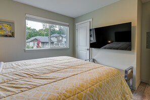 Apartment (2 Bedrooms) | Interior - Modern Seatac Gem w/ Fireplace & Smart Tvs! (SeaTac)