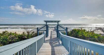 Spacious Palm Coast Condo: Balcony, Beach Access!
