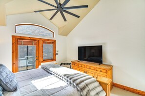 Apartment (4 Bedrooms) | Interior - 1 Mi to Beaver Creek Resort: Townhome w/ Hot Tub (Edwards)