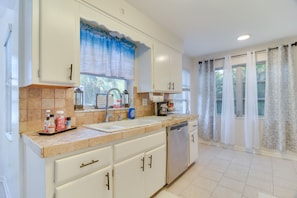 House (2 Bedrooms) | Interior - Largo House w/ Backyard Oasis & Proximity to Beach (Largo)