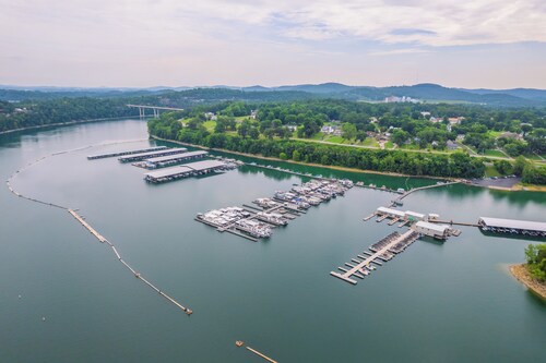 Burnside Vacation Rental, Walk to Lake Cumberland!