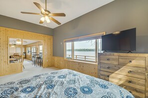 Interior - Scenic Views & Yard: Mississippi River Retreat! (Albany)