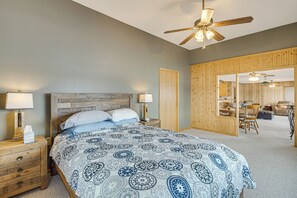 Interior - Scenic Views & Yard: Mississippi River Retreat! (Albany)