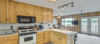 Scenic Views & Yard: Mississippi River Retreat!