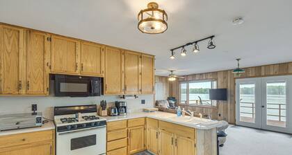 Scenic Views & Yard: Mississippi River Retreat!