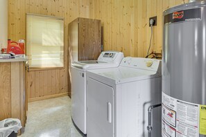 House (2 Bedrooms) | Interior - Scenic Views & Yard: Mississippi River Retreat! (Albany)