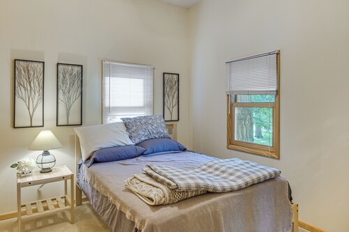 Scenic Views & Yard: Mississippi River Retreat!