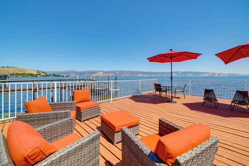 Vibrant Lakeport Studio w/ Shared Lake Access!