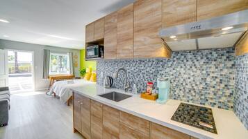 Microwave, oven, kompor, dan blender