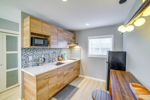 Apartment (0 Bedroom) | Interior - Vibrant Lakeport Studio w/ Shared Lake Access! (Lakeport)