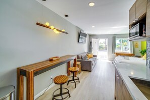 Apartment (0 Bedroom) | Interior - Vibrant Lakeport Studio w/ Shared Lake Access! (Lakeport)