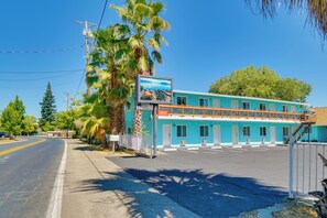 Apartment (0 Bedroom) | Interior - Vibrant Lakeport Studio w/ Shared Lake Access! (Lakeport)