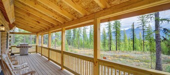 Secluded Cabin w/ Mtn Views ~ 33 Mi to Bigfork!