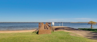 Hemphill Vacation Rental w/ Pool, Walk to Lake!