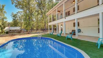 Apartment (3 Bedrooms) | Front of property