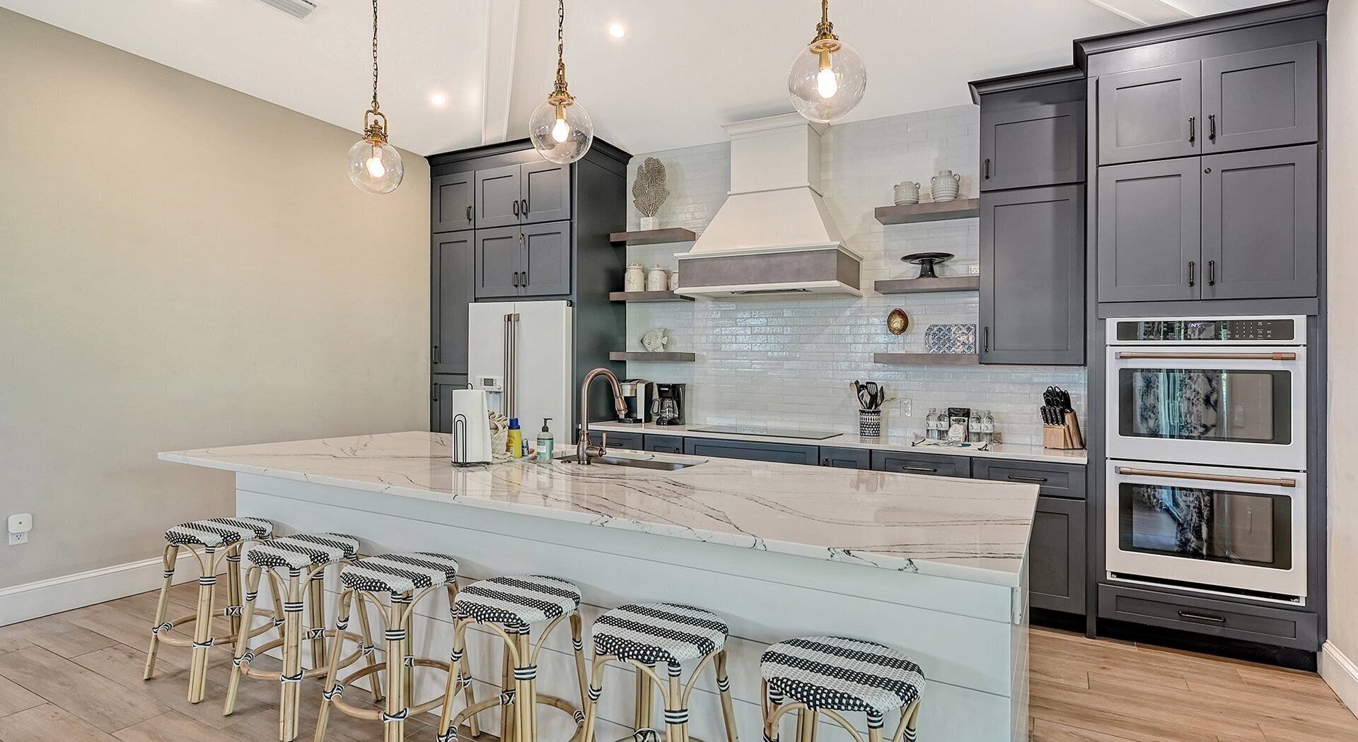 Fridge, microwave, dishwasher, coffee/tea maker