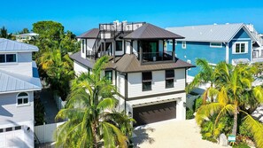 Exterior - Salty Sunsets, full gulf views from rooftop deck, gorgeous pool/spa (Anna Maria)