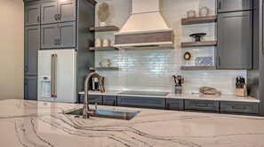 Kühlschrank, Mikrowelle, Geschirrspüler