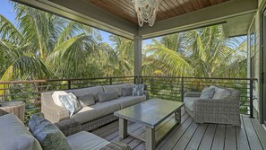 Property grounds - Salty Sunsets, full gulf views from rooftop deck, gorgeous pool/spa (Anna Maria)