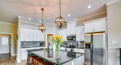 Covered Patio & Yard: Texas Escape in Keene