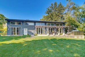 House (3 Bedrooms) | Interior - Riverfront Libertyville Retreat w/ Outdoor Kitchen (Libertyville)