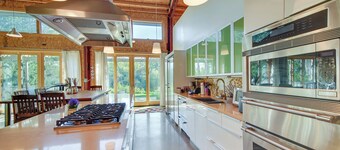 Riverfront Libertyville Retreat w/ Outdoor Kitchen