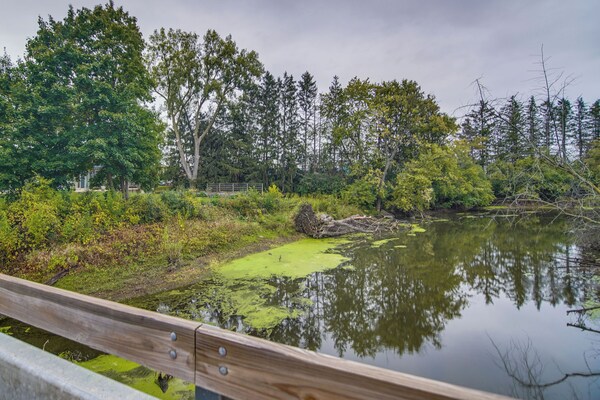 Riverfront Libertyville Retreat W/ Outdoor Kitchen - Highland Park, IL
