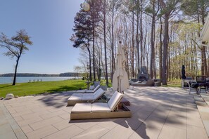 Terrace/patio - Waterfront St Michaels Vacation Rental w/ Fire Pit (St. Michaels)