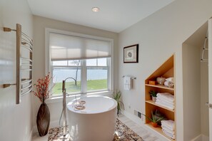 Shower - Waterfront St Michaels Vacation Rental w/ Fire Pit (St. Michaels)