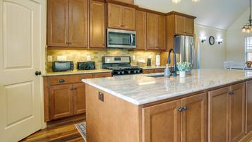 House (2 Bedrooms) | Interior