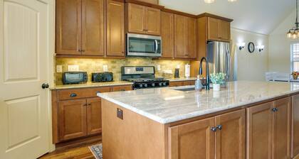 Waterfront Benson Retreat: Rescue Farm w/ a Lake!