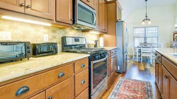 House (2 Bedrooms) | Interior