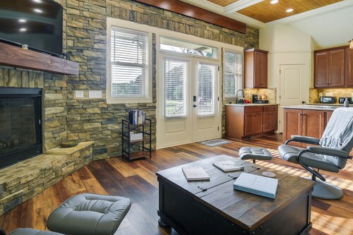 Waterfront Benson Retreat: Rescue Farm w/ a Lake!