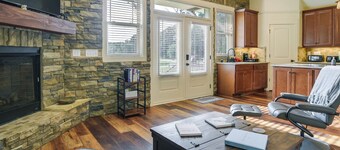 Waterfront Benson Retreat: Rescue Farm w/ a Lake!