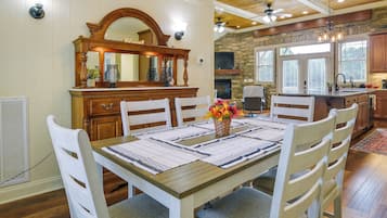 House (2 Bedrooms) | Interior