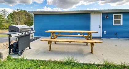 Hillsboro Hideaway w/ Private Hot Tub & Bunkhouse!